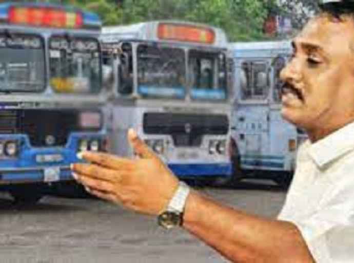 பணியை விட்டு சென்றுள்ள சுமார் 30,000 தனியார் பஸ் ஊழியர்கள்