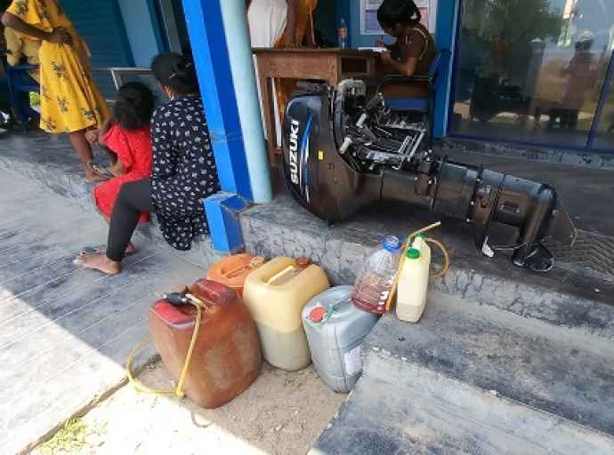 சட்டவிரோதமாக இந்தியா செல்ல முற்பட்ட 13 பேர் காங்கேசன்துறை கடற்பரப்பில் கைது