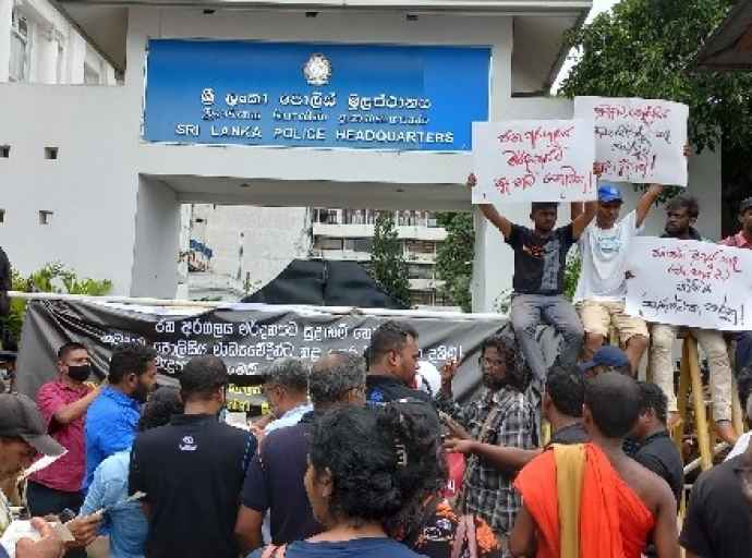 போராட்டத்தில் ஈடுபட்டவர்கள் மீது சட்ட நடவடிக்கை எடுக்க வேண்டாம்!