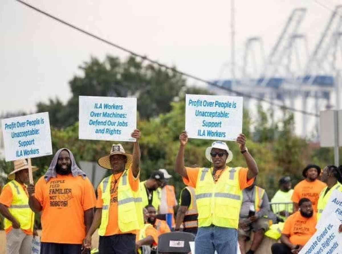 அமெரிக்க கப்பல்துறை தொழிலாளர்களின் வேலைநிறுத்தம்